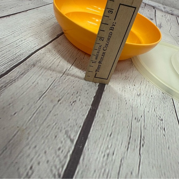 tupperware cereal Bowl with 3 clear seals "C" - Picture 3 of 7